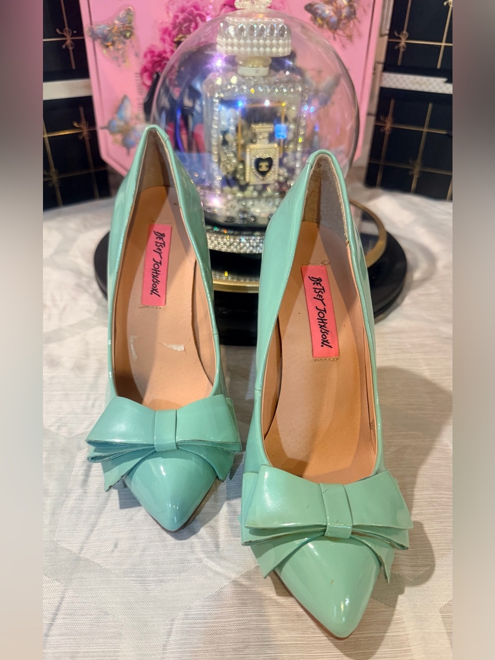 E.U.C💐💝
Betsey Johnson Mint Green Patent Bow Pointed-Toe Pumps - Picture 5 of 7